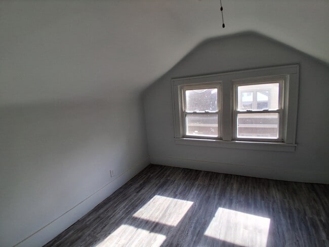 Building Photo - 1901 Smith Ave