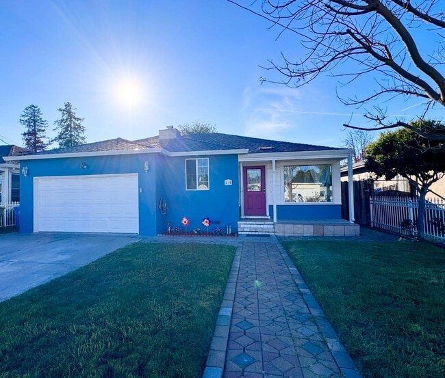 Building Photo - 415 Wisteria Dr