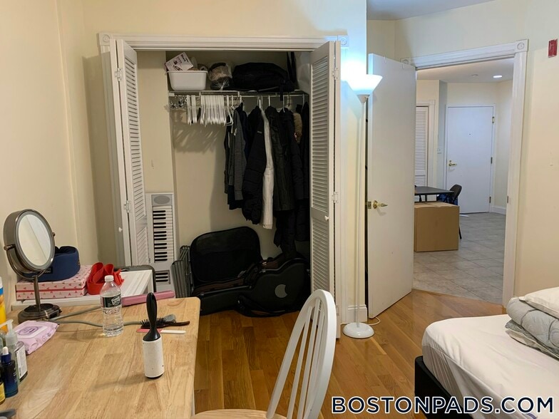 Building Photo - 90 Westland Ave