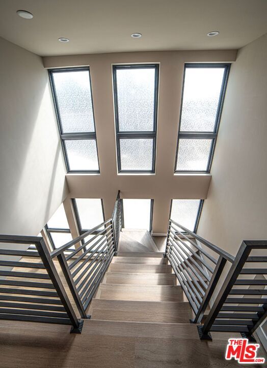 Building Photo - 9900 Laurel Canyon Blvd