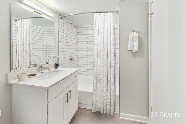 Building Photo - 551 N Ridge-105