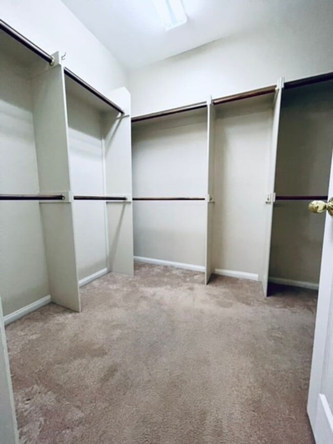 Building Photo - Newly Updated Single-Story in Southern Highlands