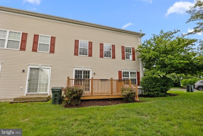 Building Photo - 115 Goldfinch Ct