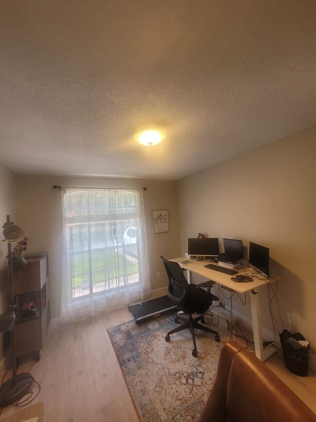 Building Photo - Modern 3 Bed, 2 Bath Home in Chelsea Parc ...