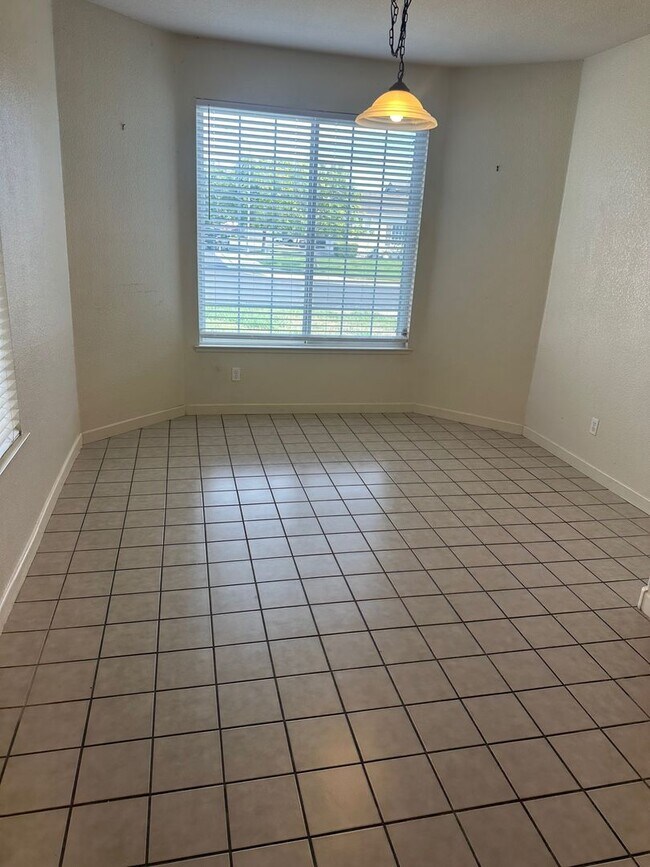 Building Photo - 3527 Griffith Dr