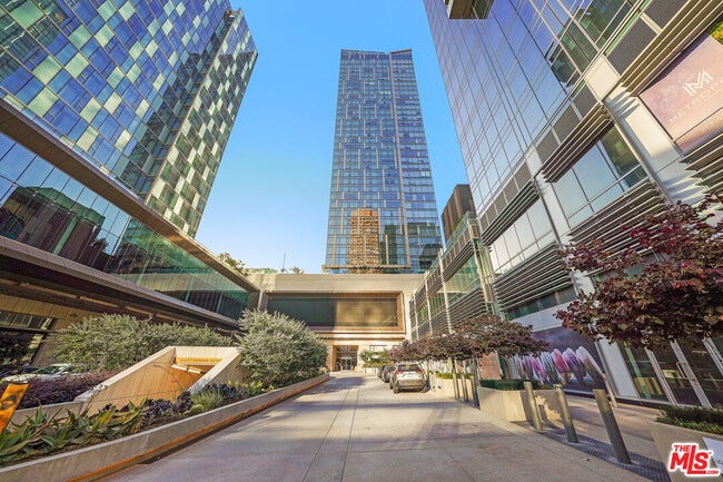 Building Photo - 889 Francisco St