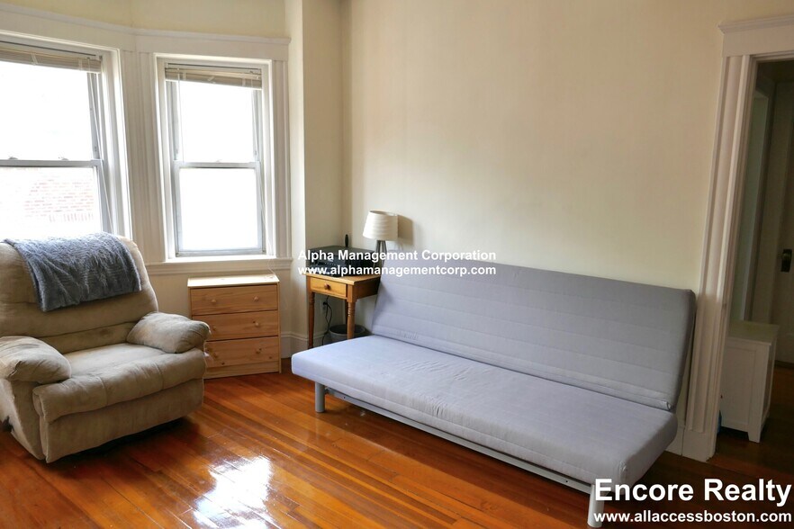 Building Photo - 163 Summer St