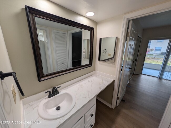 Building Photo - 3112-3121 Sir Hamilton Cir