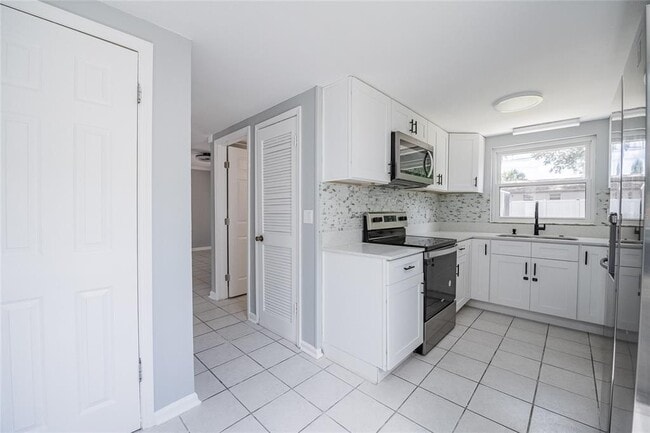 Building Photo - 4134 El Camino Real E