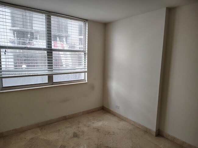 Building Photo - 6039 Collins Ave