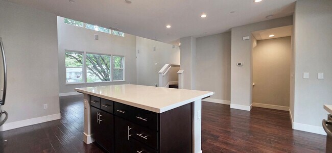 Building Photo - 409 10th St
