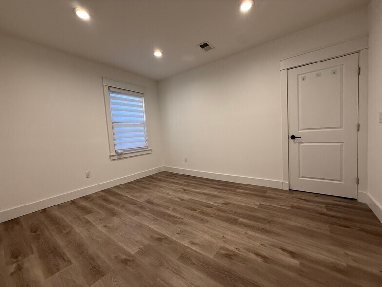 Building Photo - 517 Lincoln St