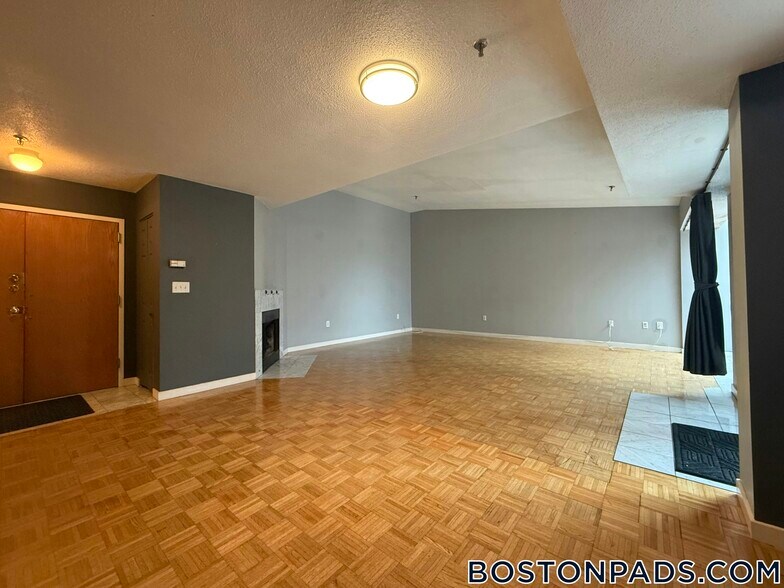 Building Photo - 147 Kelton St