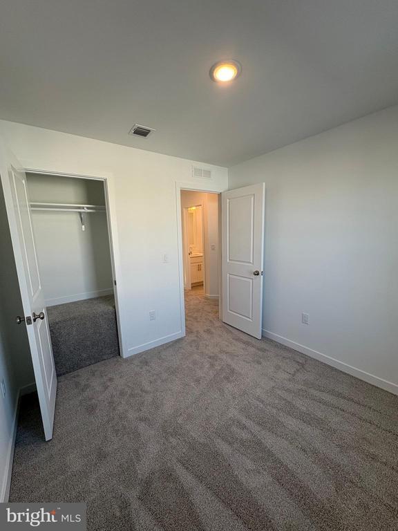 Building Photo - 55 Basswood St