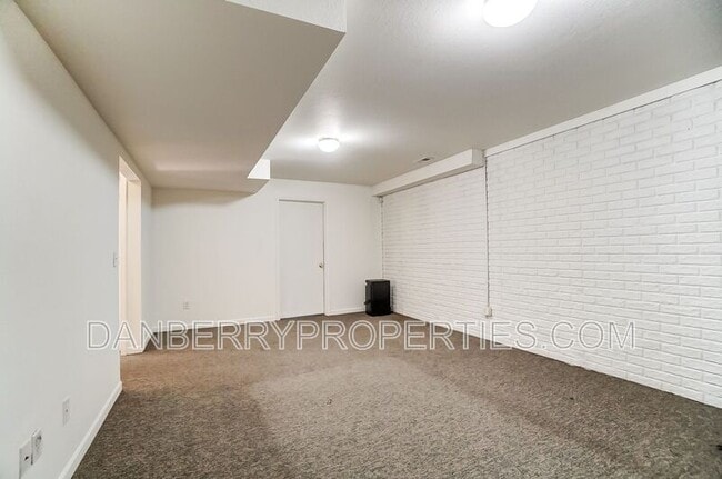 Building Photo - 3565 Turret Green Dr