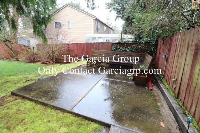 Building Photo - 10347 NW Alpenglow Way