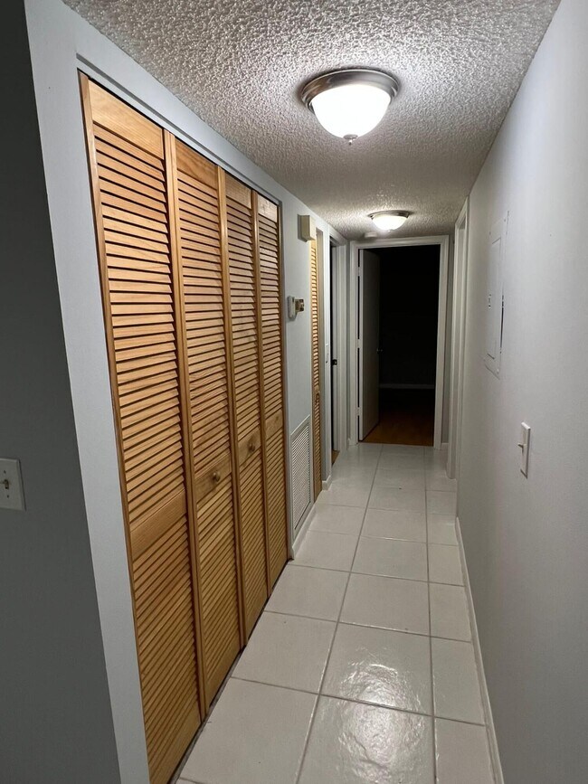 Building Photo - 2335 SW 22nd Ave