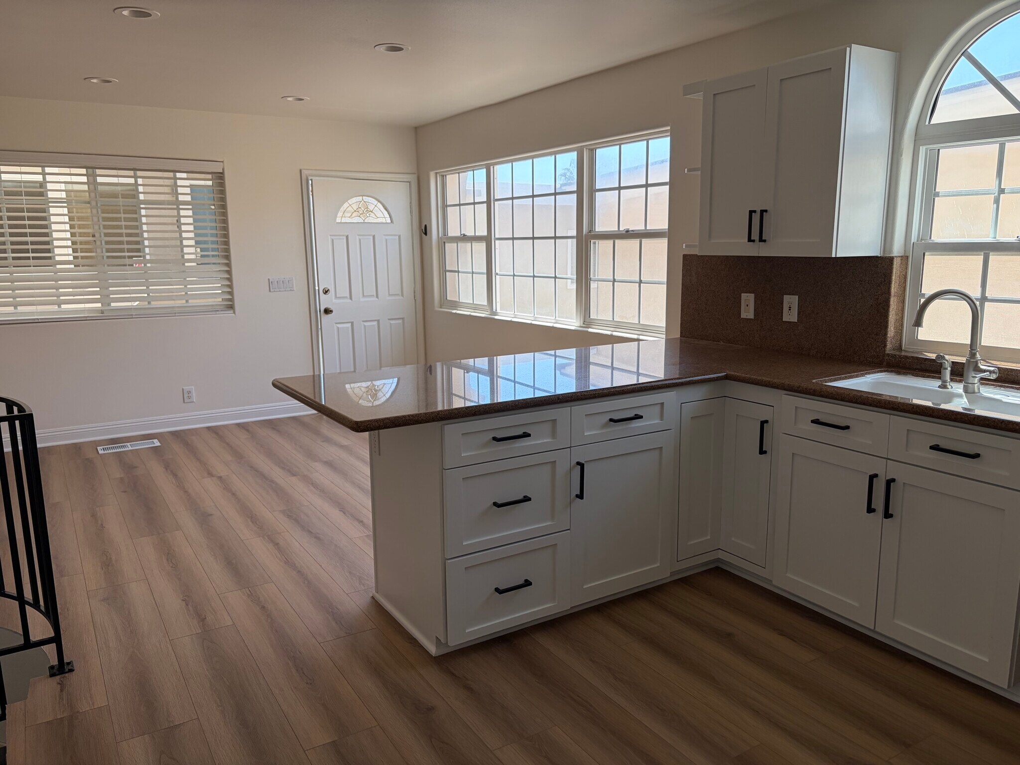 Building Photo - 3111 Bayview Dr