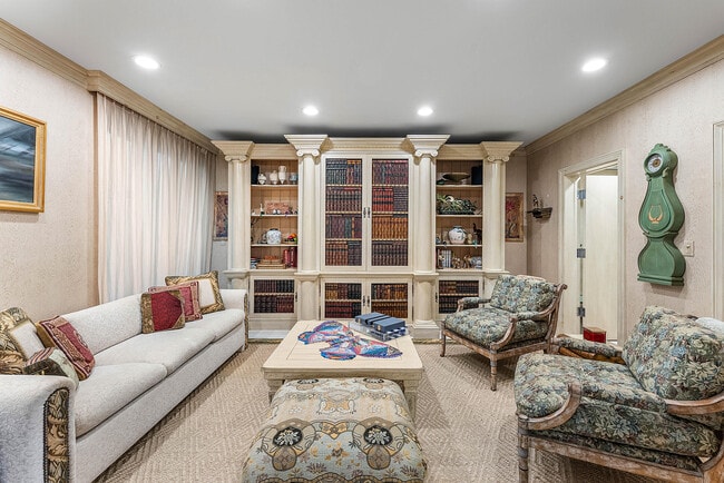 Building Photo - 13 Sloans Curve Dr