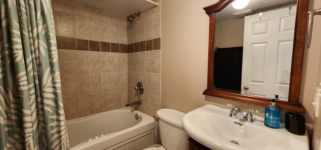 Building Photo - 1831 S Cumberland Ave