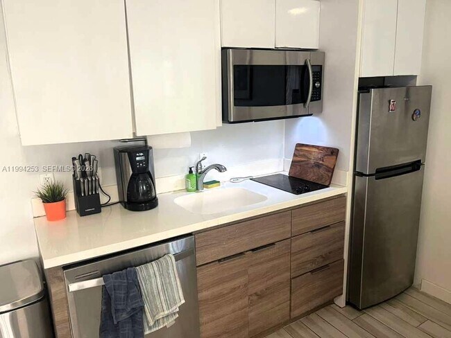 Building Photo - 1560 Meridian Ave