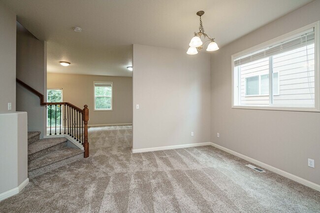 Building Photo - $500 Move In Special  4 Bedroom 2.5 Bath New Carpet and Fresh Paint