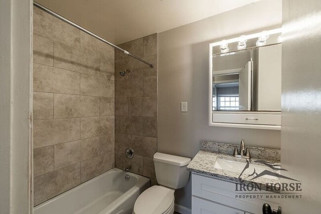 Building Photo - 190 Brentwood Dr