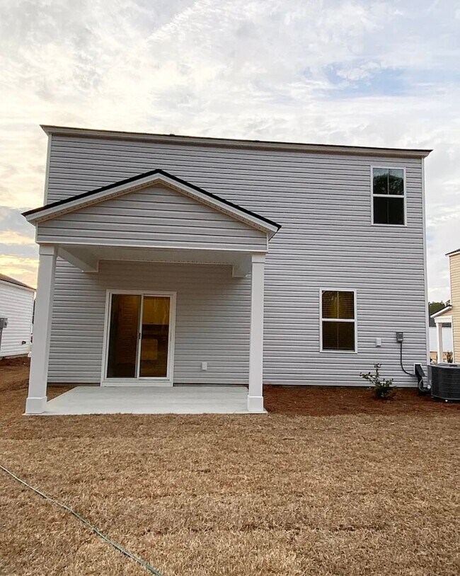 Building Photo - 4 Bed 3 Bath Single Family Home