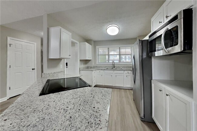 Building Photo - 5493 Riverchase Dr