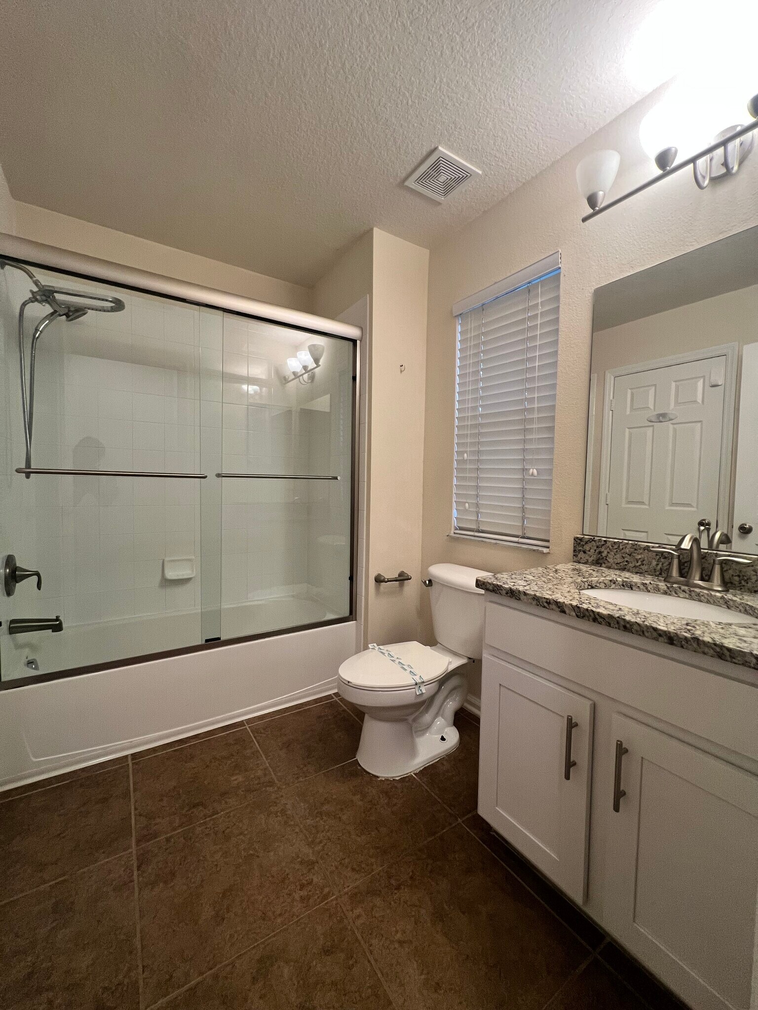 Shared Bathroom - 6058 Twain St