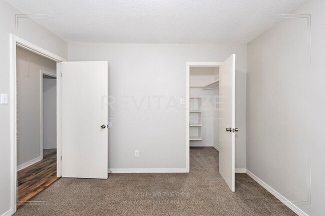 Building Photo - Alluring 3 Bed 2 Bath Home by Medal of Honor Park!