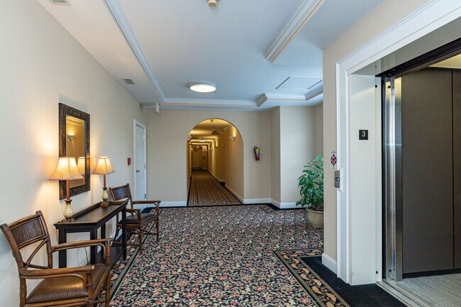 Building Photo - 1000 Kelton Cottage Way