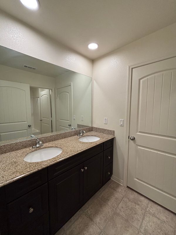 Building Photo - 12828 Shawnee