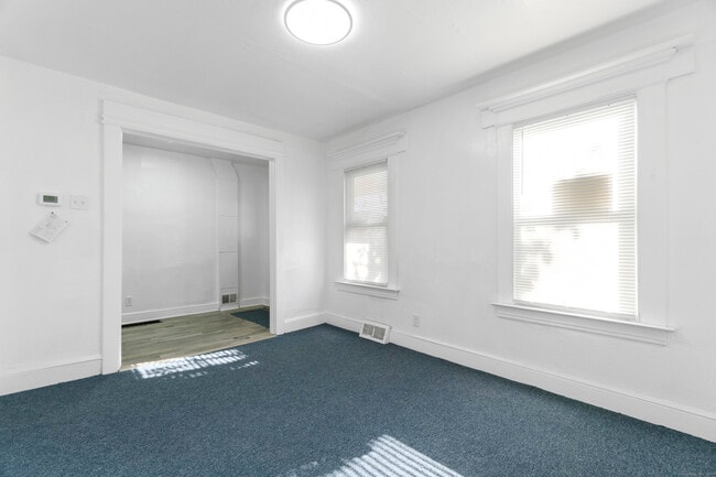 Building Photo - 201 Portsea St