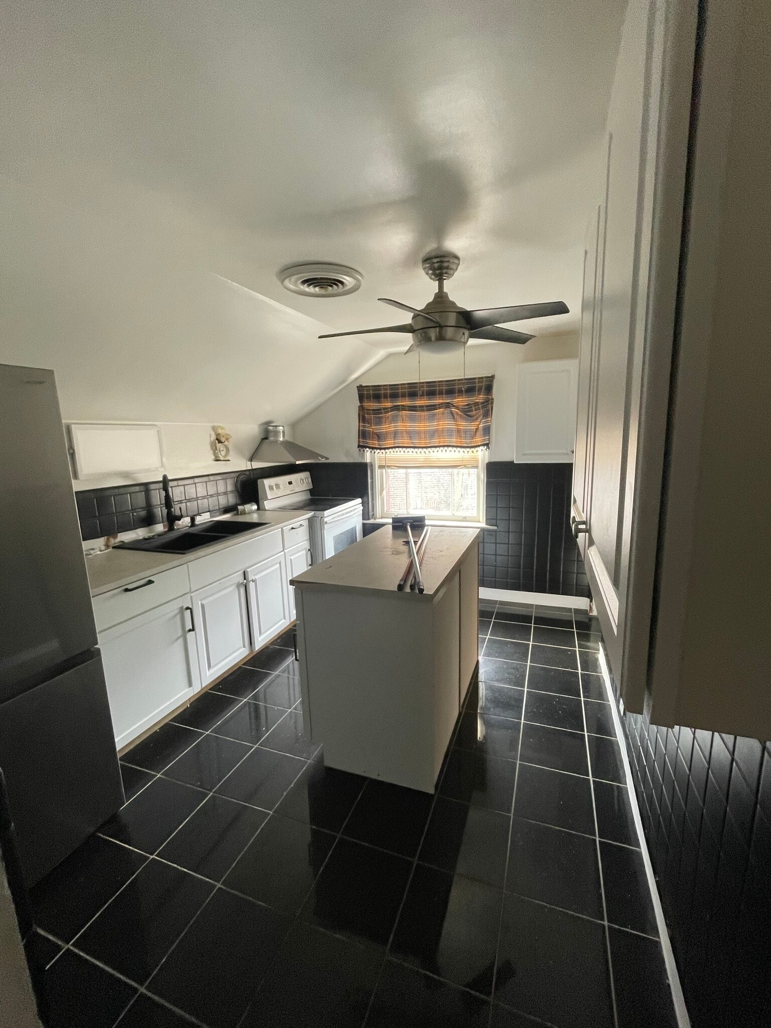 Building Photo - 1192 Overlook Ave