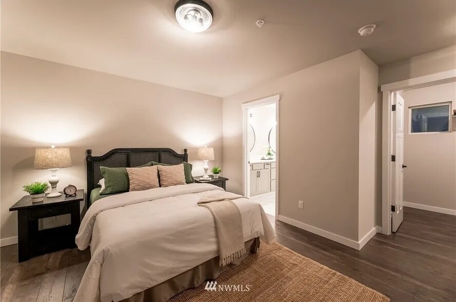 Building Photo - 11031 14th Pl SE