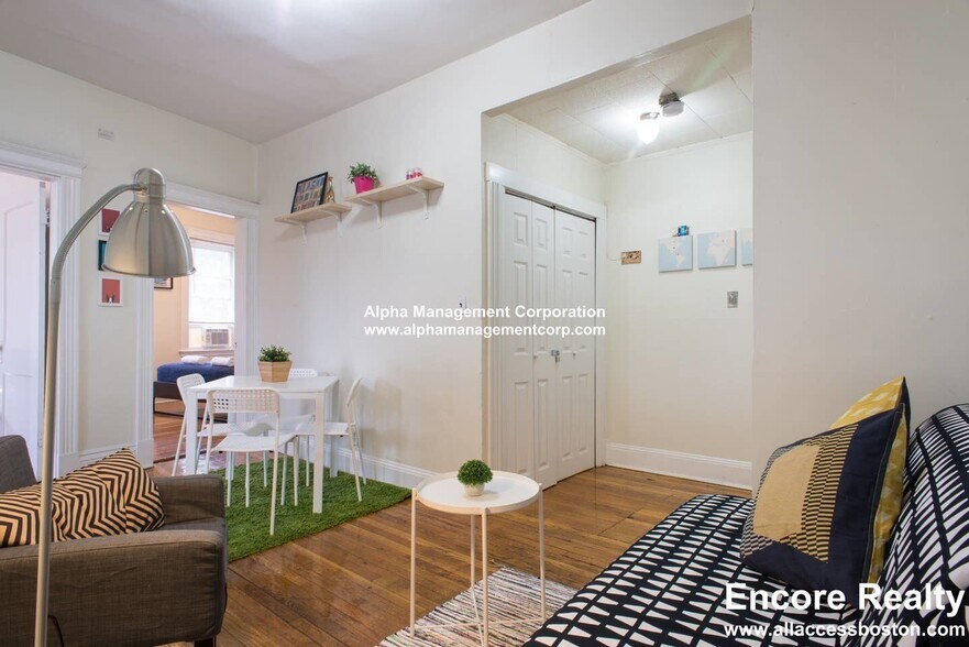 Building Photo - 126 Warren St