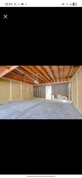 Building Photo - 613 Millich Dr