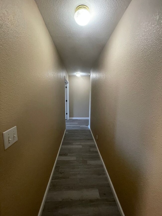 Building Photo - 50% OFF FIRST MONTH'S RENT!! MOVE-IN READY – THIS ONE WILL GO FAST!