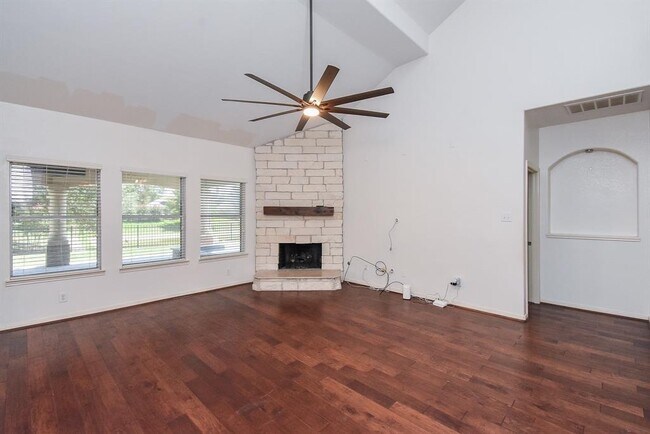Building Photo - 16915 Locust Springs Dr