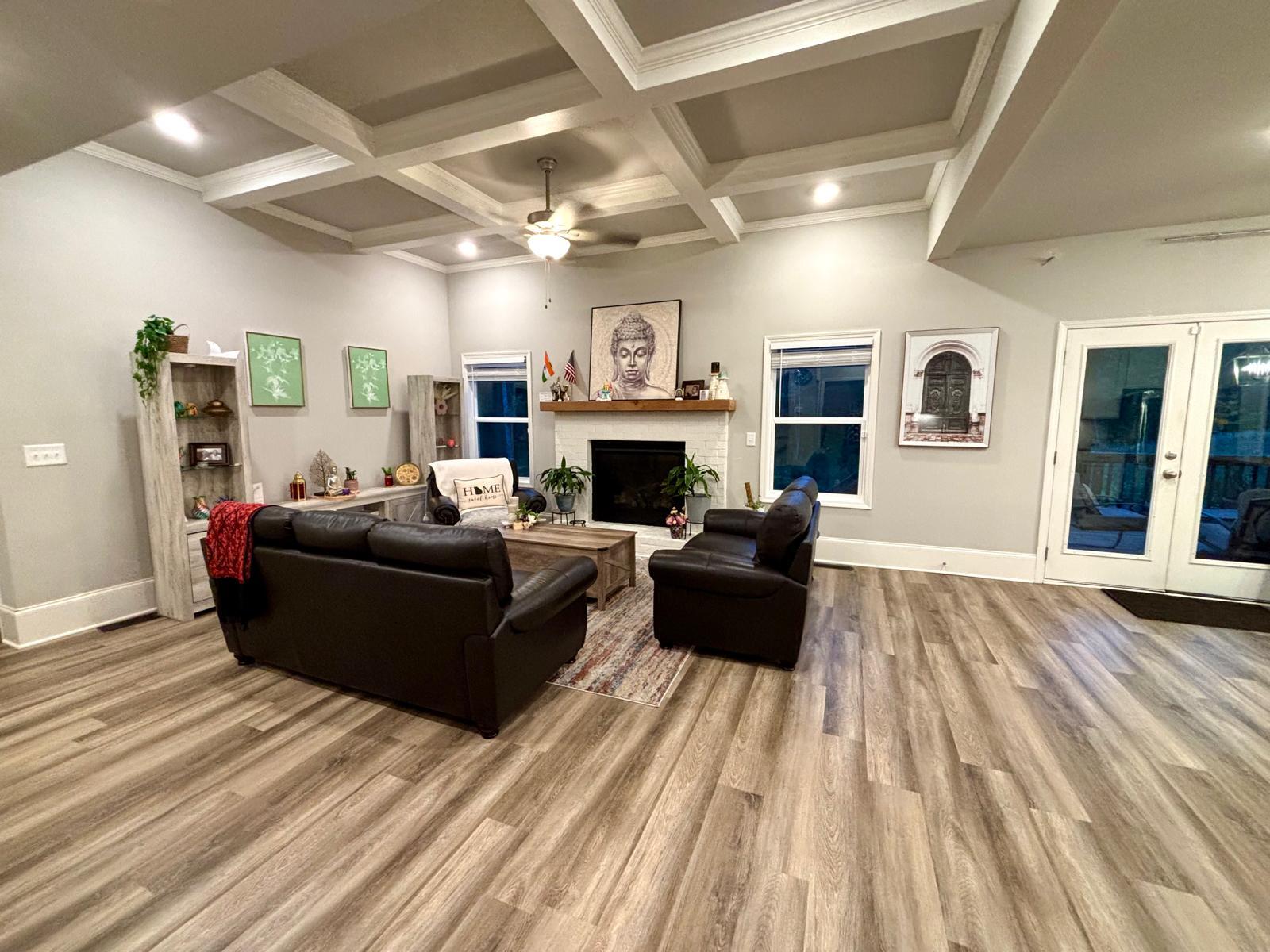 Living - 1920 Grand Lanier Dr