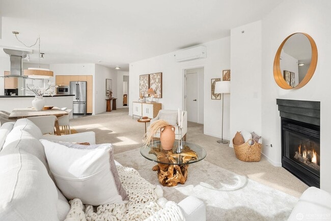 Building Photo - 2Bd/1.75Ba Bellevue Condo