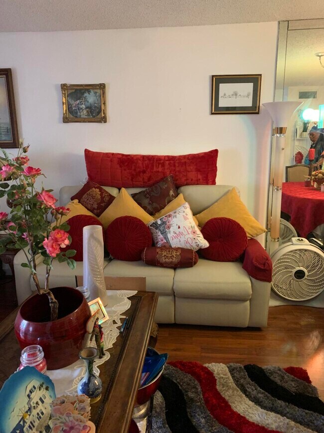 Building Photo - 7887 Golf Cir Dr