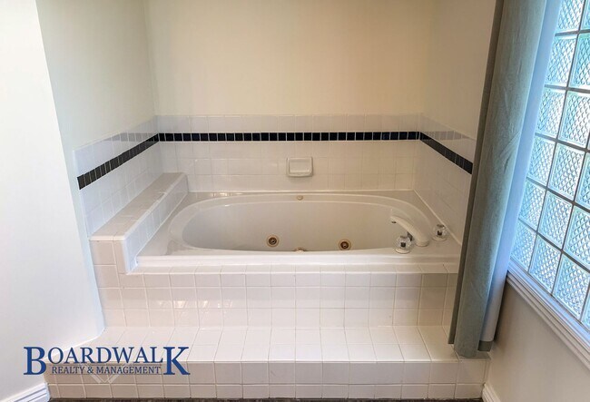 Building Photo - Modern Living Meets Mountain Lifestyle in Sandy