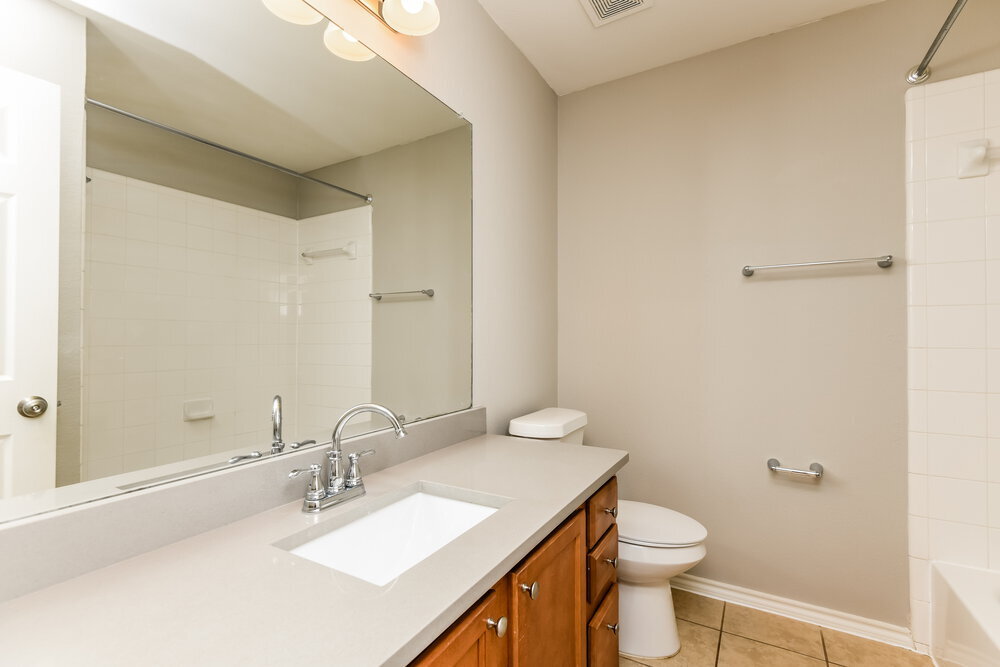 Building Photo - 6910 Shore Breeze Ct