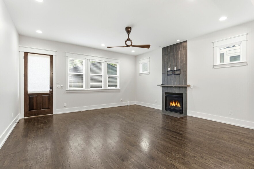 Building Photo - 1708B 15th Ave S