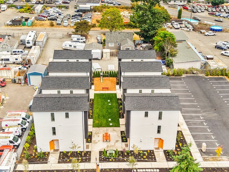 Building Photo - 7537 Grange St W