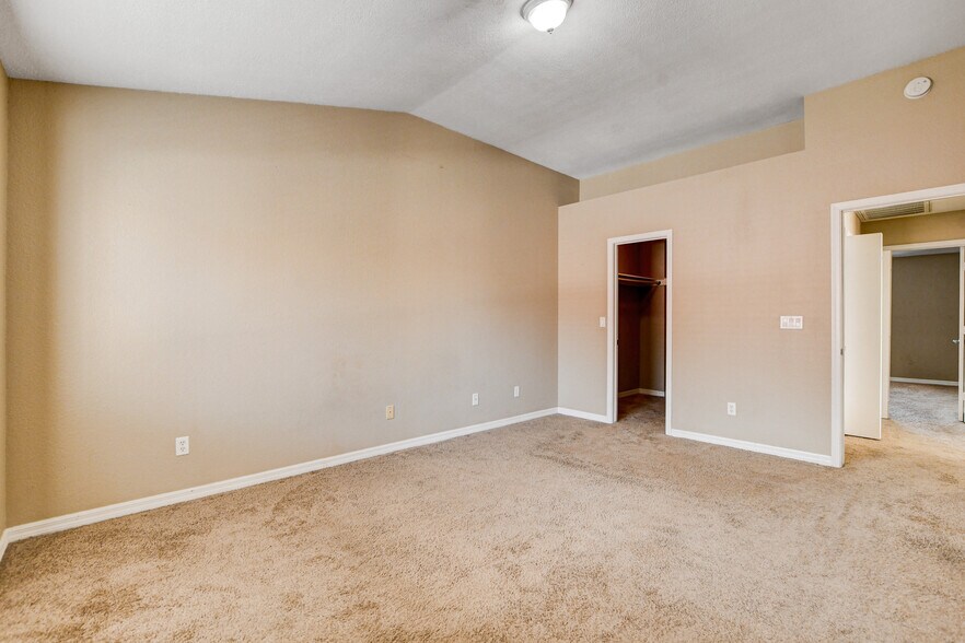 Building Photo - 1661 Cloister Ave