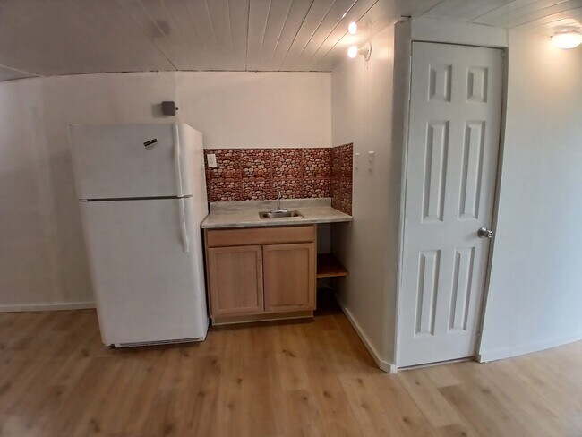 Building Photo - 5306 Landis Ave