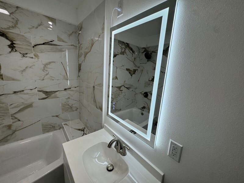 Building Photo - 1836 Cook St